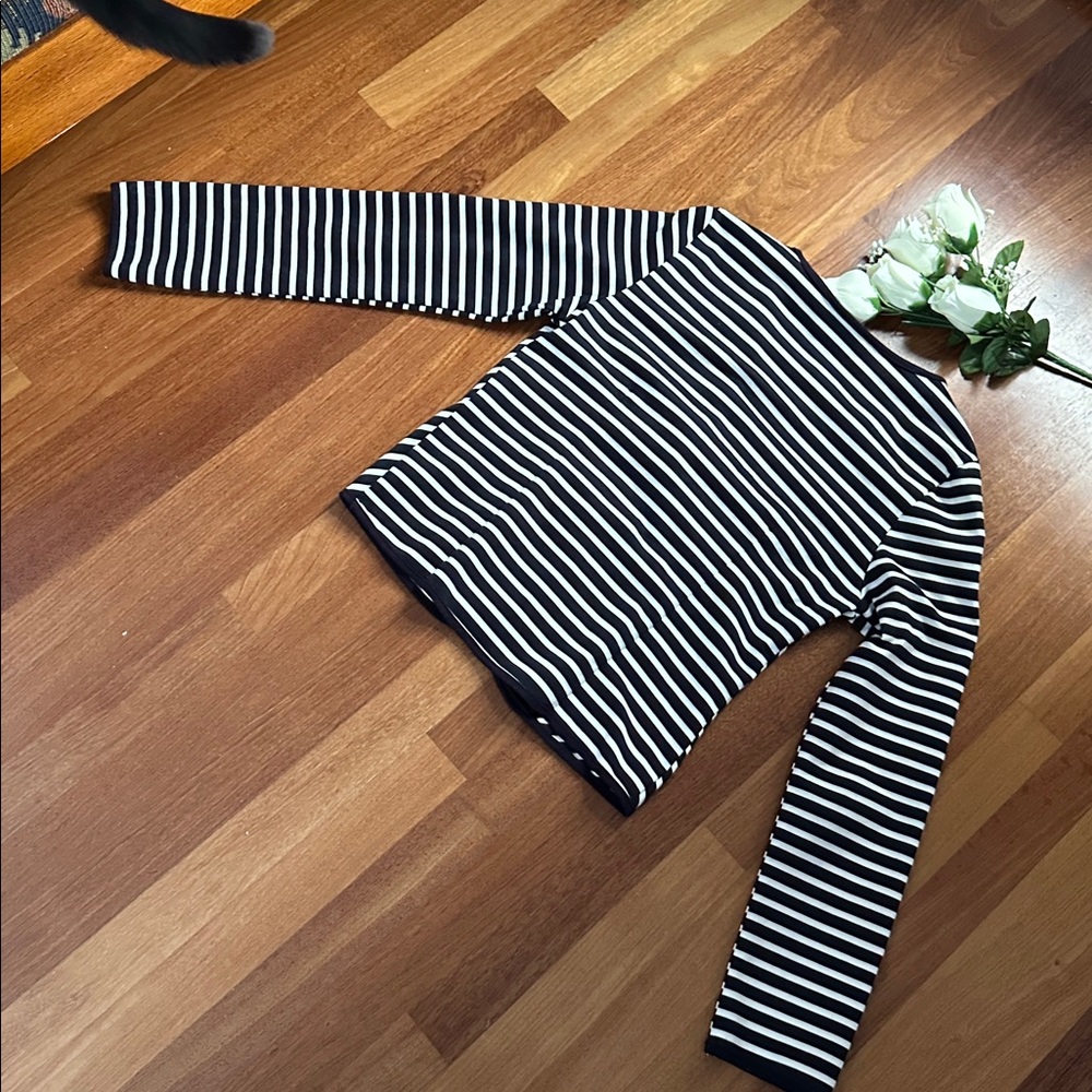 Toska Navy and White Striped Top - Picture 5 of 6